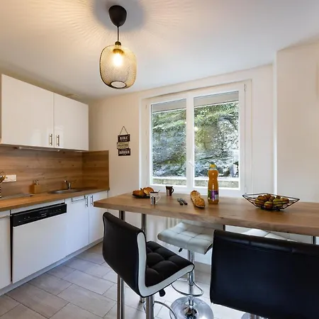 - Les Berges Du Pont Valentre - *